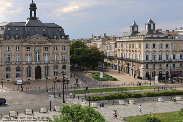 Façade du XVIIIe siècle des quais de Bordeaux